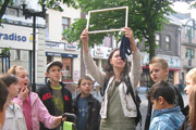 Et, enfin se laisser, guider par une animatrice « tout terrain », à l’aise aussi bien à la campagne, qu’en ville ou en classe.